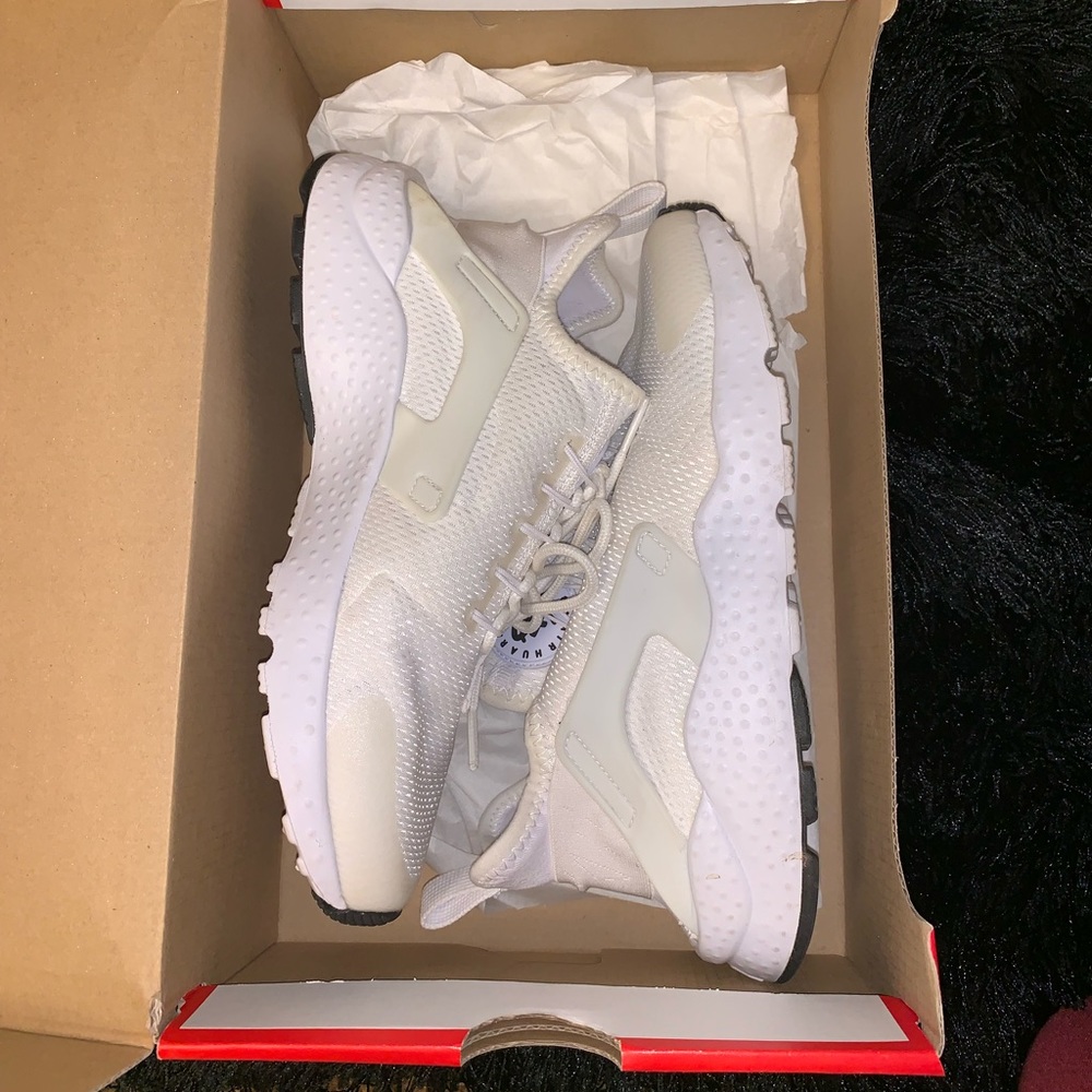 White huaraches